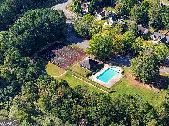 4th image of 2517 Weycroft Cir