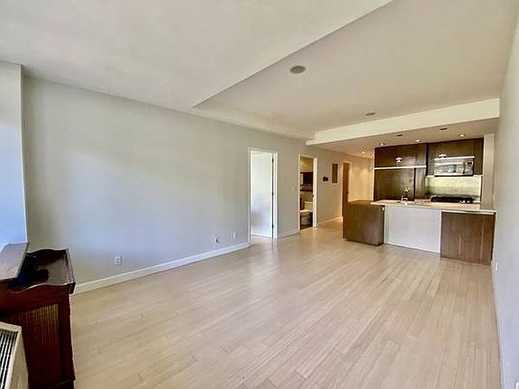 4th image of 601 Ocean Pkwy #1C