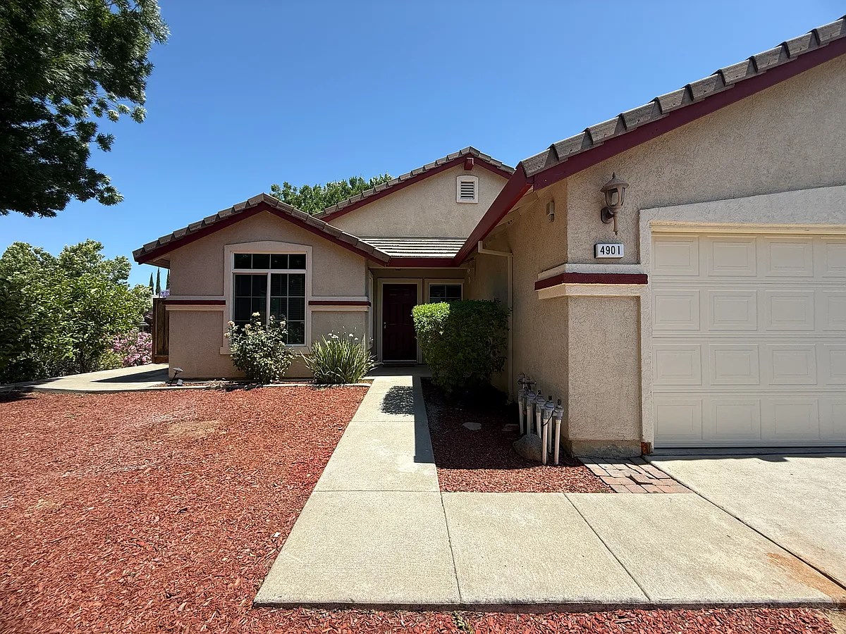 Building Photo - 4901 Hillridge Way