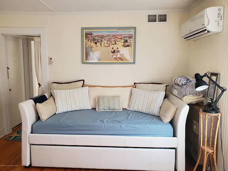 6 Webb Ave #6 — Photo 2