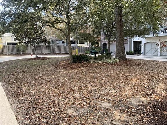 2nd image of 827 Autumn Pl APT 103
