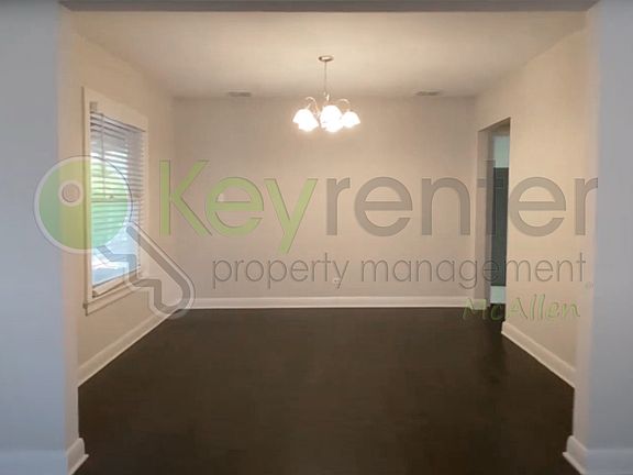 2nd image of 604 W Hackberry Ave
