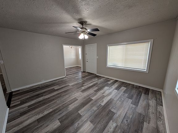 3rd image of 1930 Lana Ave NE