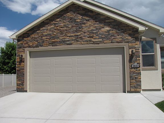 Oversized 2.5 car garagae