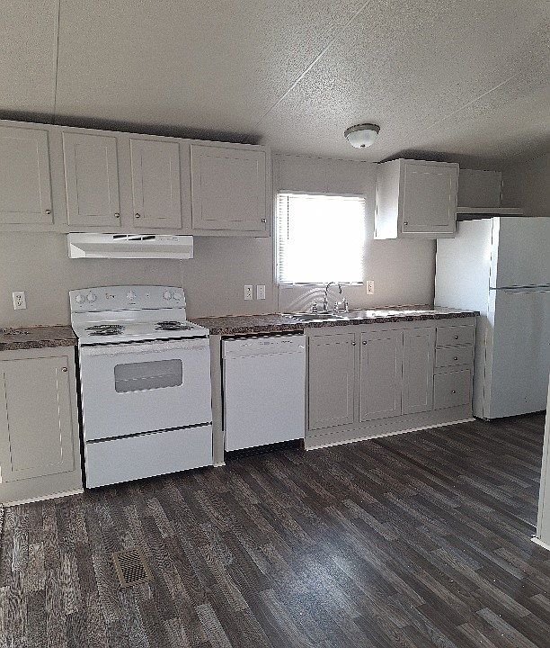 10-19 Kitchen