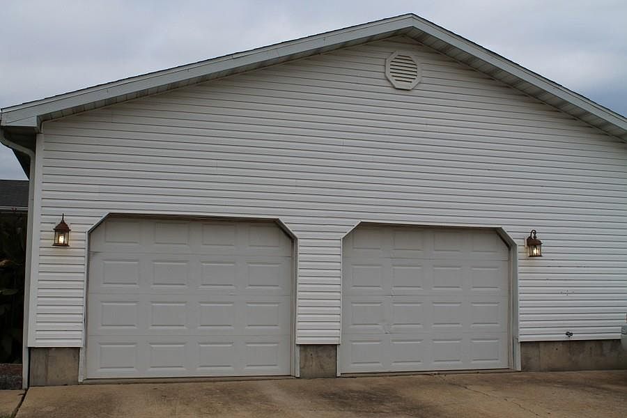 2nd image of 9029 Greentree Rd
