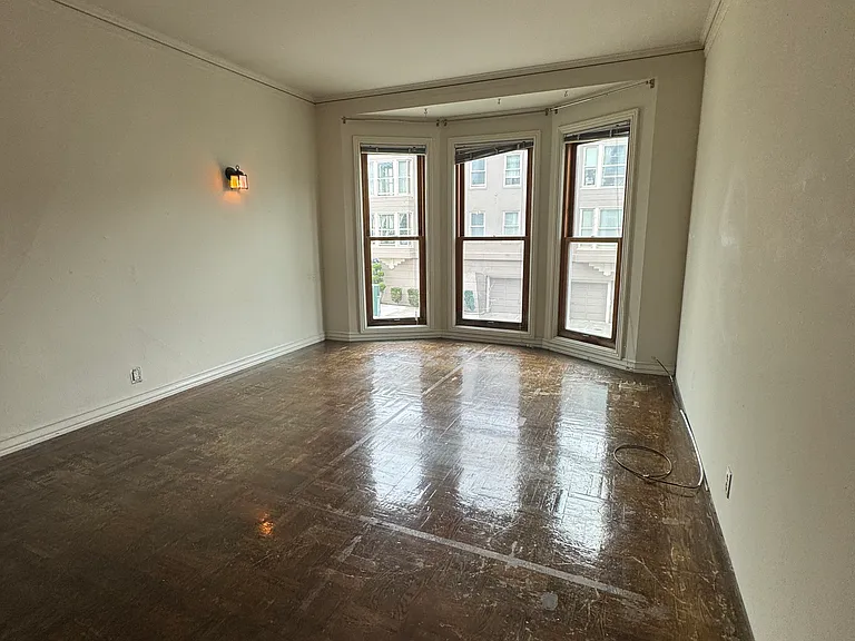1690 Bay St #101 — Photo 3