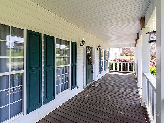 3rd image of 364 Twin Lakes Dr