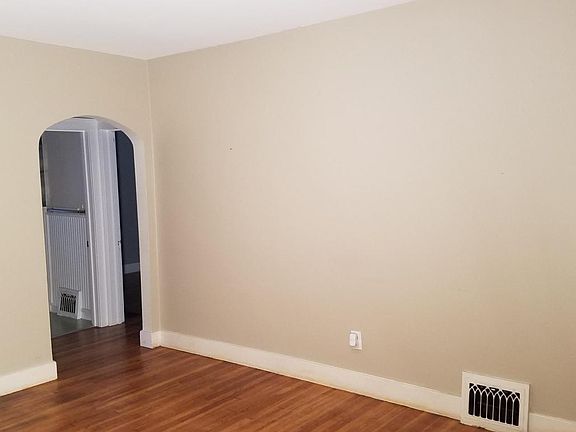 4th image of 936 Valley Ave NW