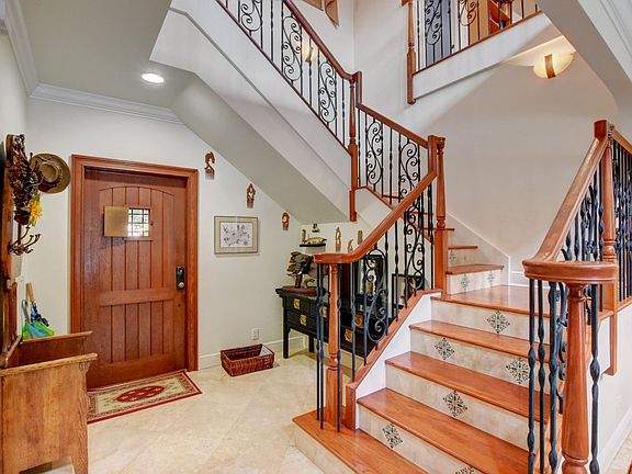 5th image of 218 Pershing Way
