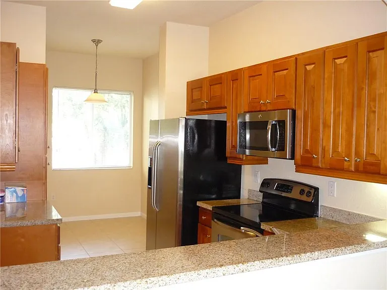 3500 Oaks Clubhouse Dr — Photo 2