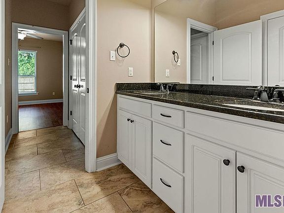 5th image of 3819 Loup Ln