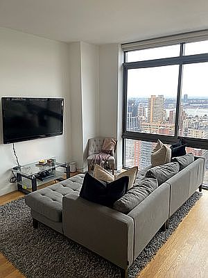 2nd image of 818 Columbus Ave Penthouse 4