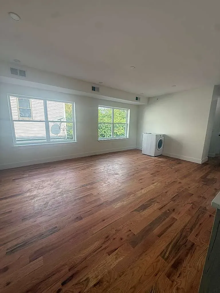 4 bed, $3,100 — Photo 1