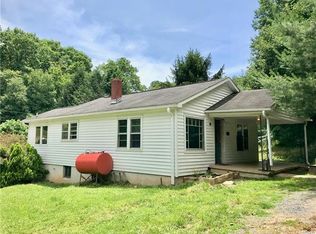2906 Rabbit Skin Rd, Waynesville, NC 28785