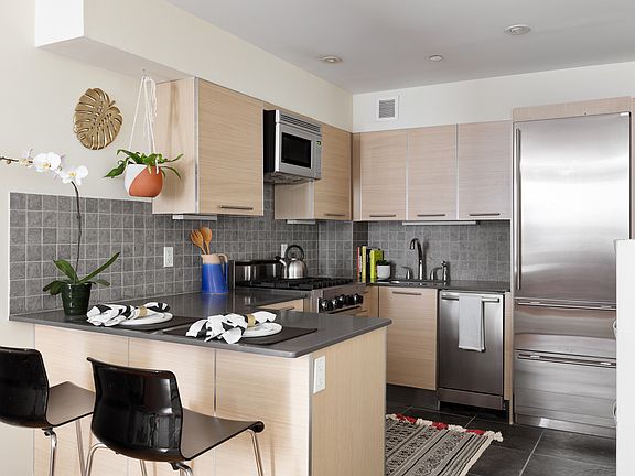 3rd image of 215 E 81st St APT 4B