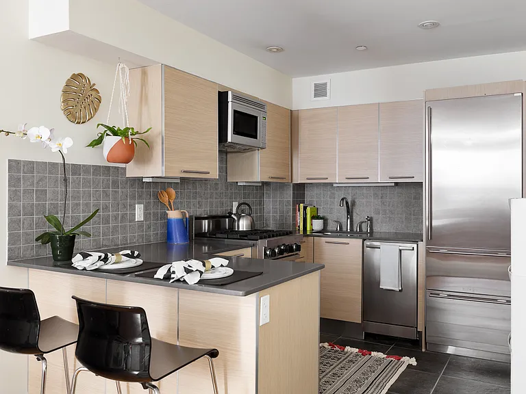 215 E 81st St #4B — Photo 2