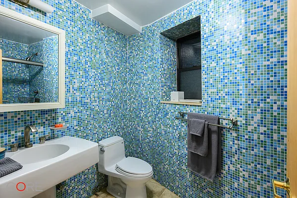 Rented by CORE | media 16