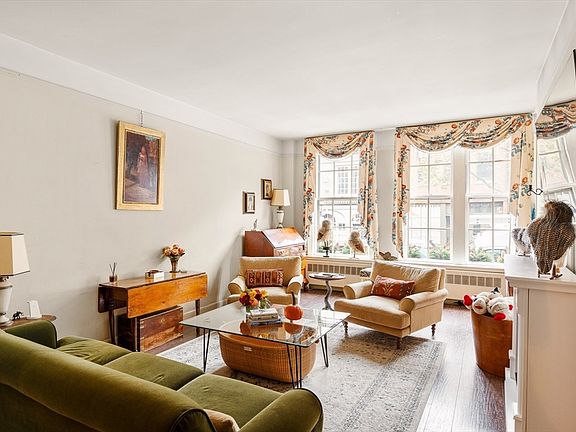 3rd image of 92 Chestnut St