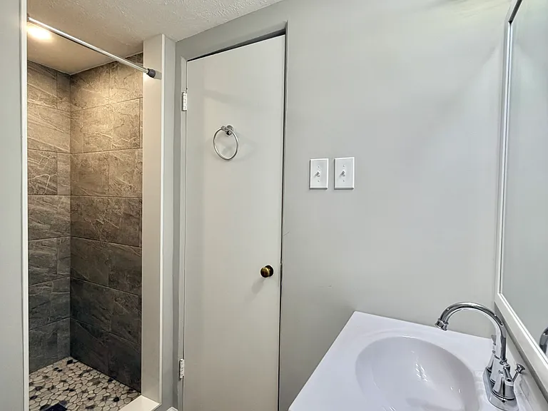573 Hemlock Dr — Photo 12