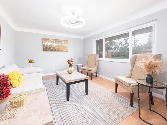 4th image of 28542 Grobbel Ave