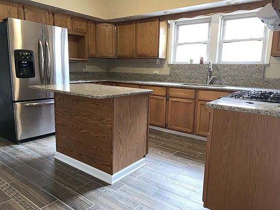 4th image of 1426 S 58th Ct