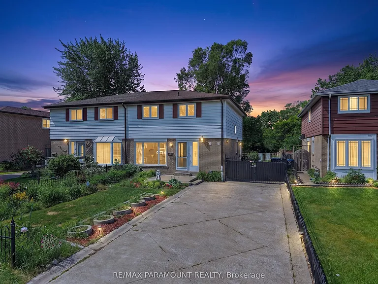 47 Cloverdale Dr — Photo 2