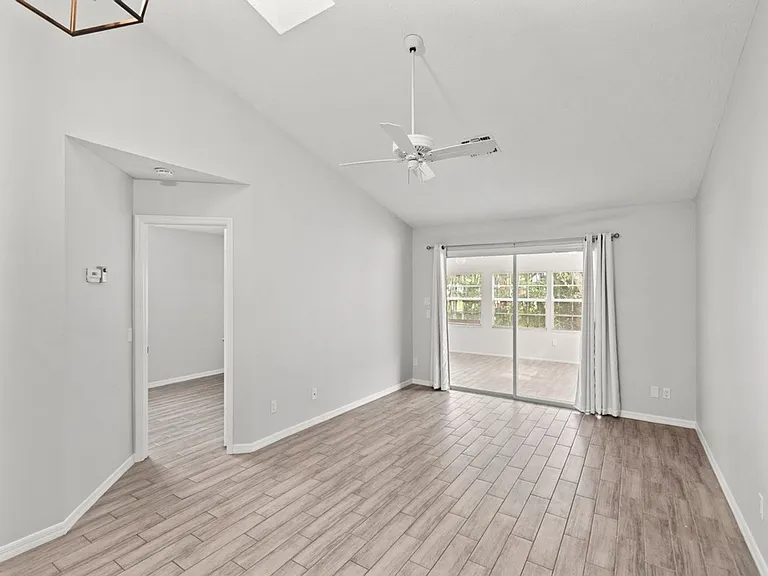 1868 Sixty Oaks Ln — Photo 2