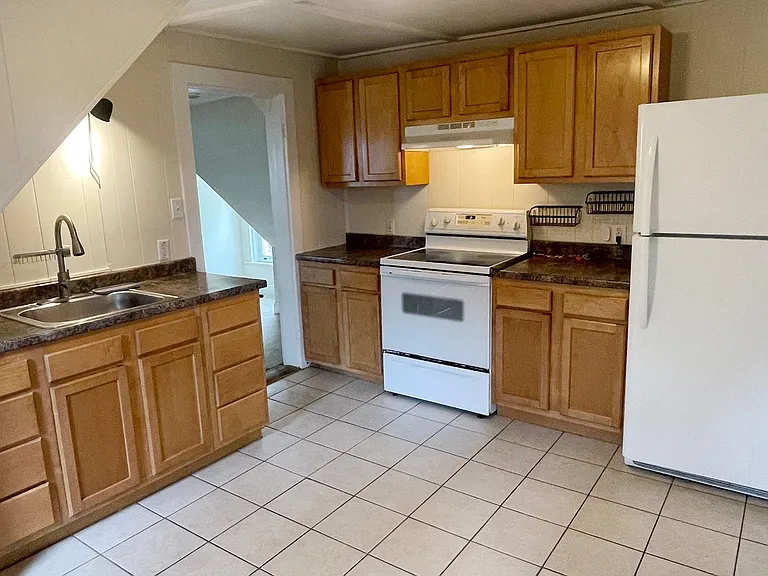 6 Maple St — Photo 1
