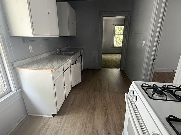 3rd image of 2054 W 83rd St
