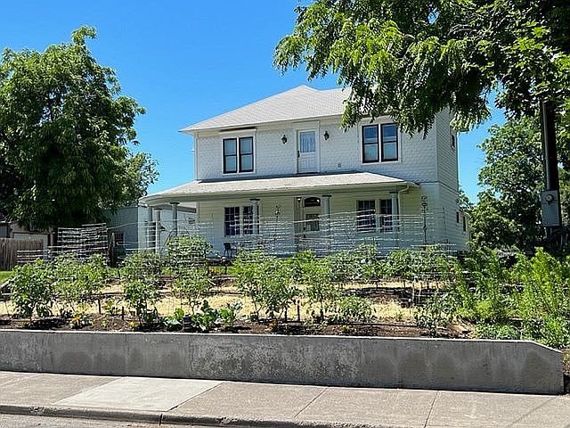 1st image of 546 S 2nd Ave