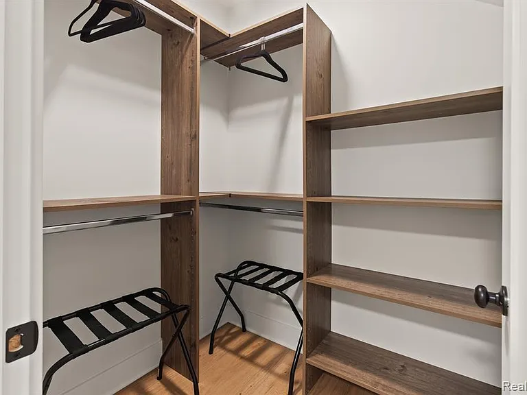 374 E Grand Blvd #2A — Photo 10