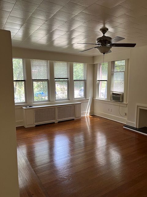 Living room (reverse)