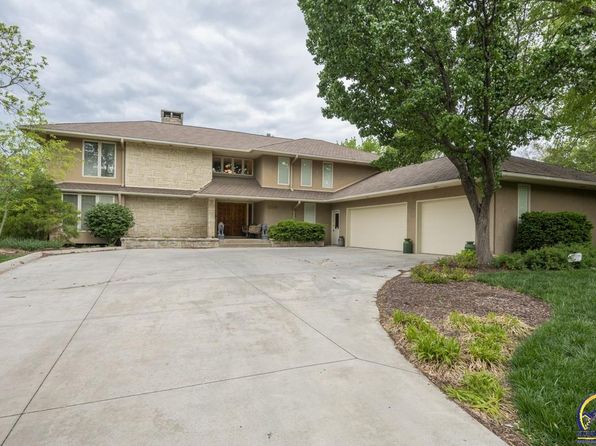 2859 SW Macvicar Ave, Topeka, KS 66611