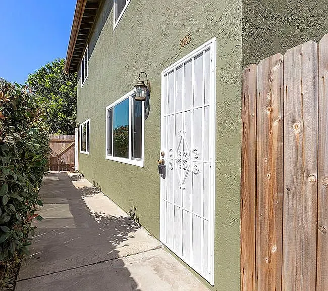 3083 Madison Ave — Photo 2