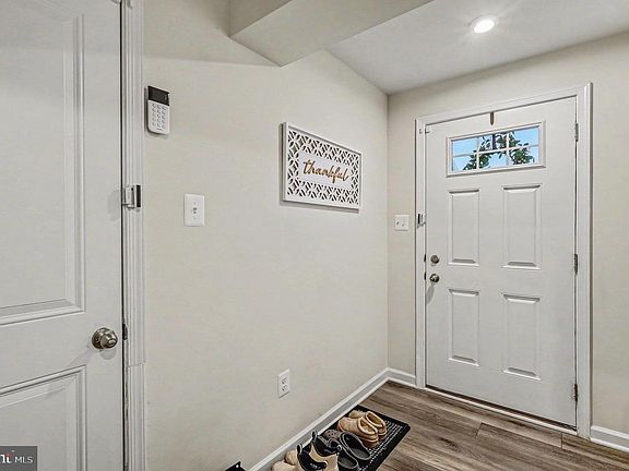 3rd image of 137 Kensington Cir