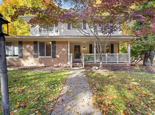 21276 Woodhill Dr, Northville, MI 48167