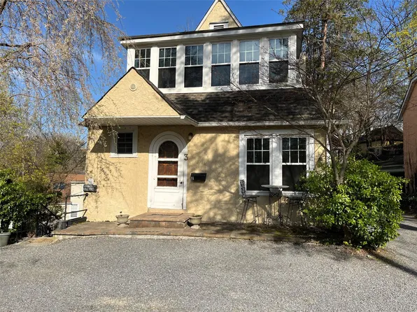 3 Daniel Pl APT 2, Sea Cliff, NY 11579