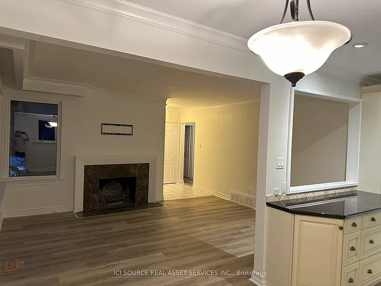 570 Wingrove Cres — Photo 4