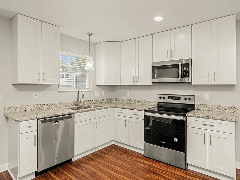309 Myatt Dr #E — Photo 10