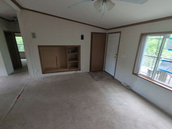 5th image of 106 W Morton St