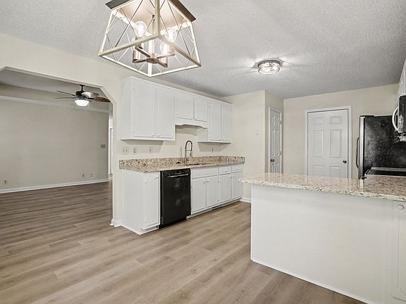 4th image of 3660 Kendra Ct S