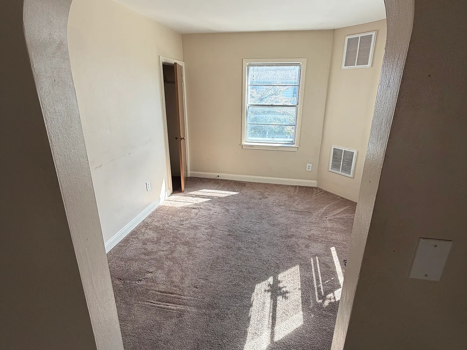 2 bed, 700 sqft, $995 — Photo 2