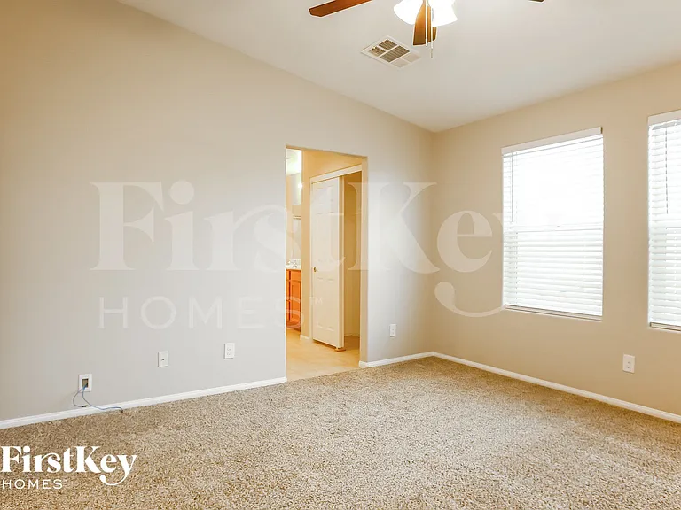 10236 Ruggles Mansion Ave — Photo 7