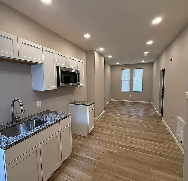 145 Farson St #1 — Photo 1
