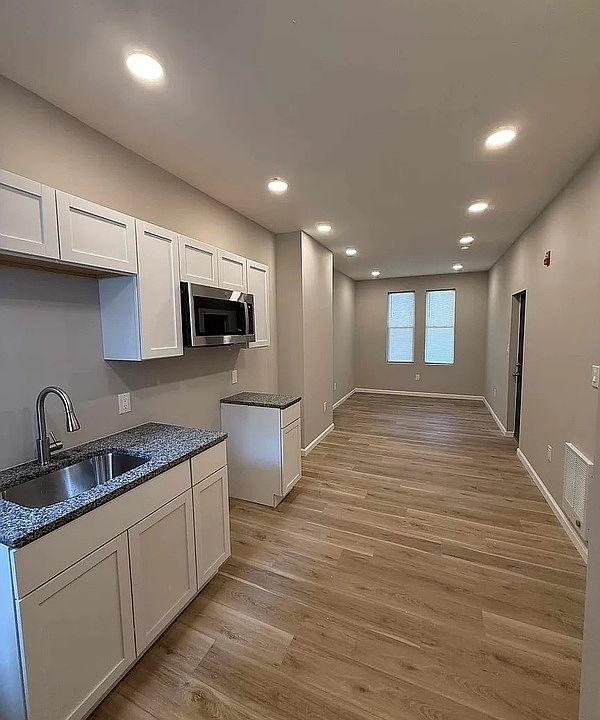 1st image of 145 Farson St #1