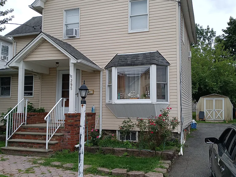 295 Center St — Photo 32