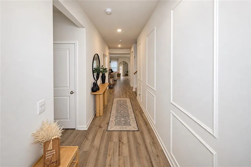 5 bed, 4.5 bath, 3290 sqft, $3,800 — Photo 3