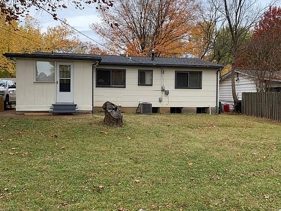 2nd image of 830 Campion Ln