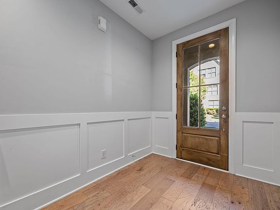 5th image of 1605 Wooster St